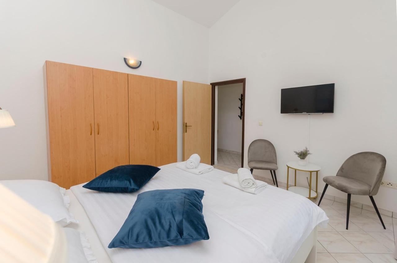 Apartments Anton โวดีเซ ภายนอก รูปภาพ