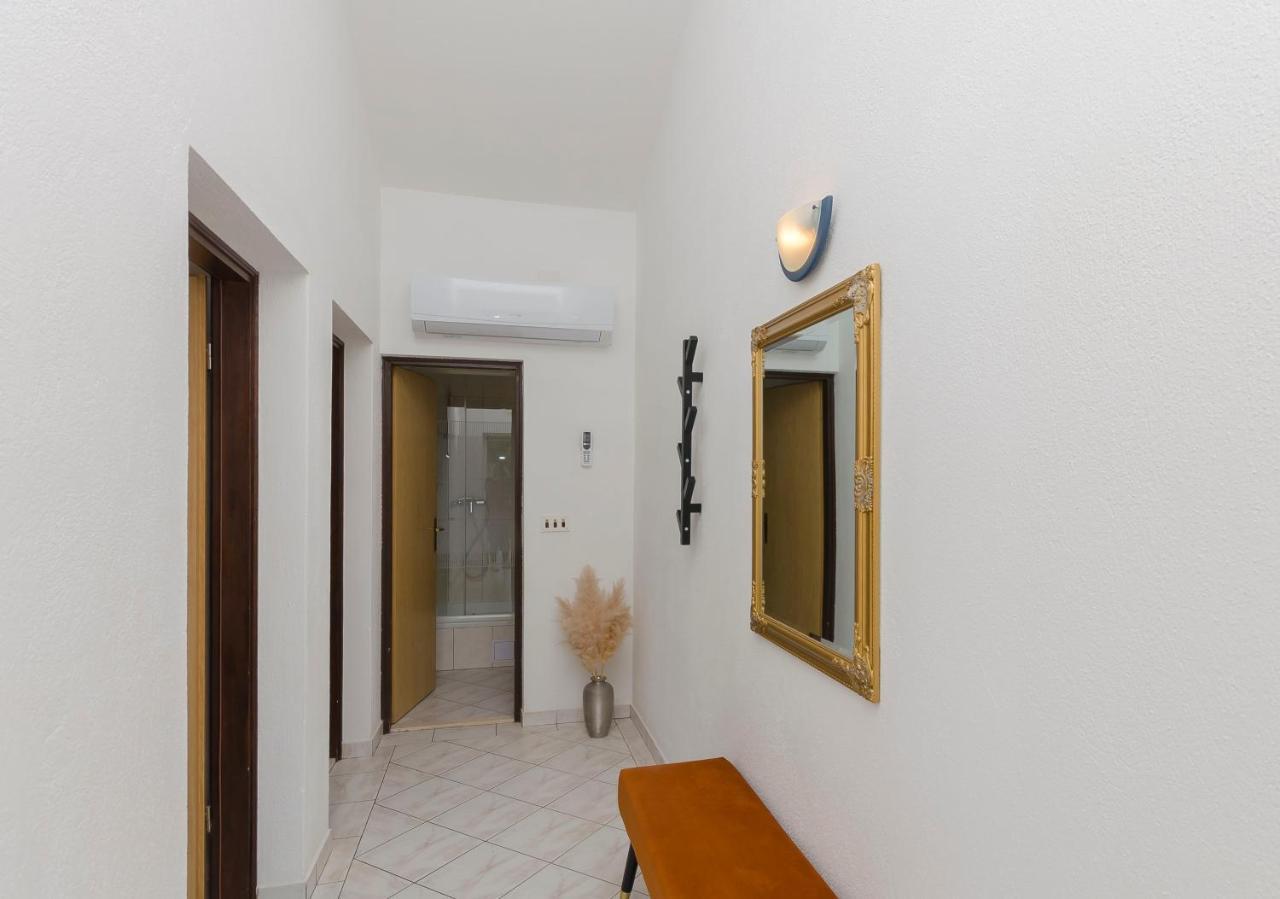 Apartments Anton โวดีเซ ภายนอก รูปภาพ